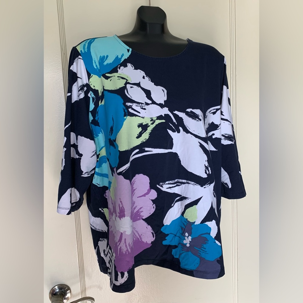 CJ Banks Floral Shirt 3X Large graphic print in Navy blue, white, & lavender.